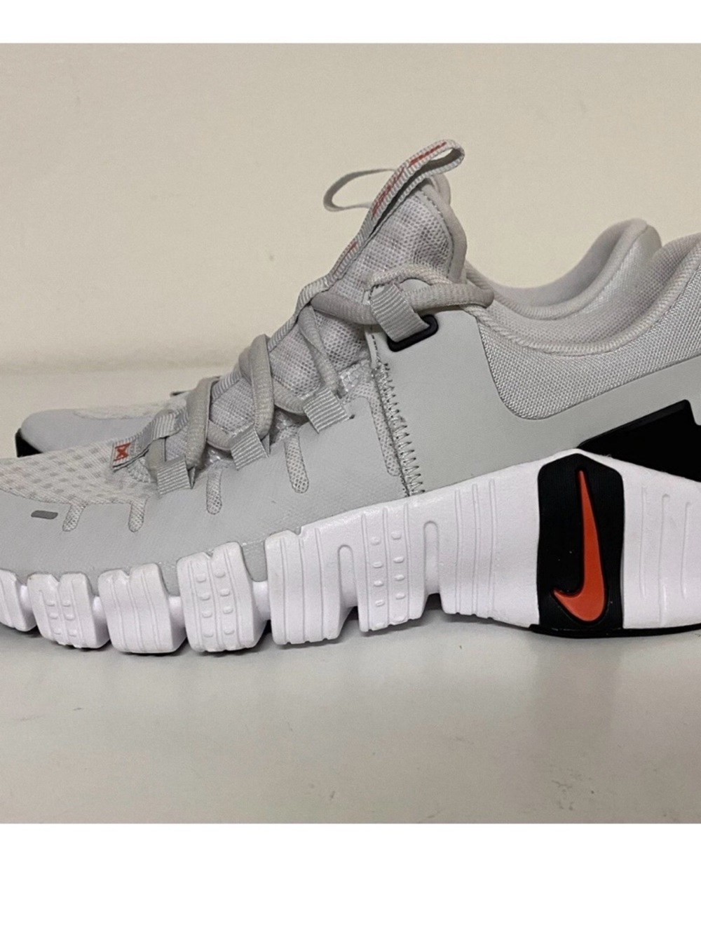 Nike Free Metcon 5 Photon Dust Red Black Women's Sz 7 Training Shoe